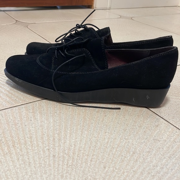 NWT suede shoes never worn Stuart weitzman - Picture 2 of 4